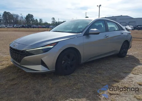 2021 Hyundai Elantra Sel z USA, uszkodzony, nr VIN 5NPLM4AG1MH000957